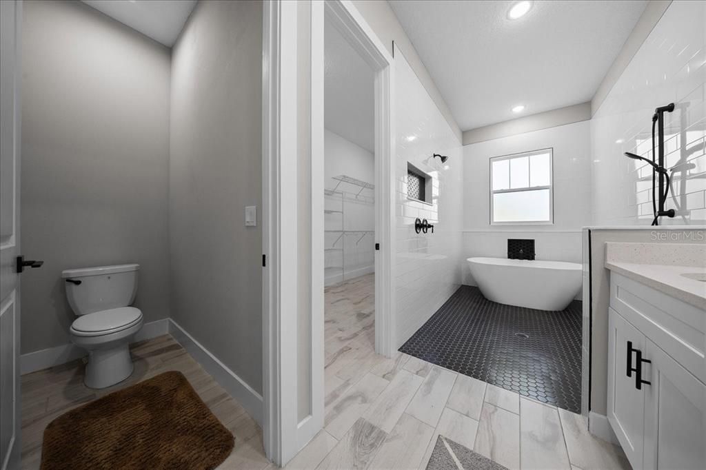 For Sale: $459,900 (3 beds, 2 baths, 1868 Square Feet)
