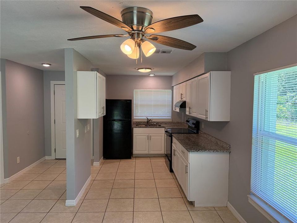 For Rent: $1,150 (2 beds, 1 baths, 792 Square Feet)