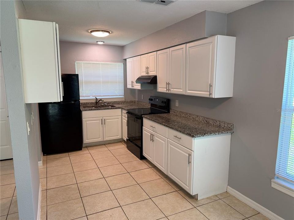 For Rent: $1,150 (2 beds, 1 baths, 792 Square Feet)