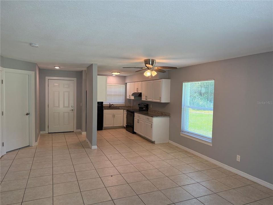 For Rent: $1,150 (2 beds, 1 baths, 792 Square Feet)