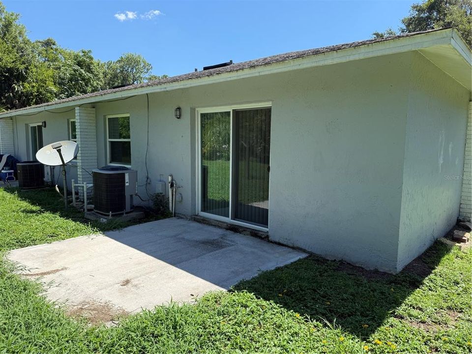 For Rent: $1,150 (2 beds, 1 baths, 792 Square Feet)