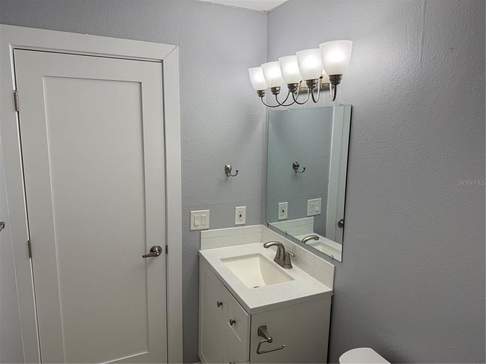For Rent: $1,150 (2 beds, 1 baths, 792 Square Feet)