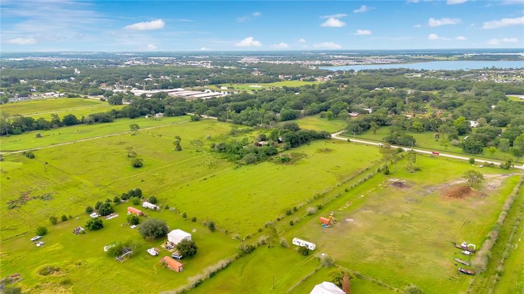 待售: $600,000 (5.03 acres)