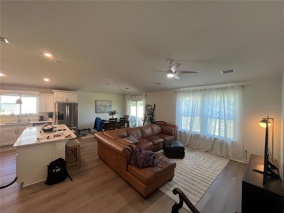 For Rent: $2,700 (3 beds, 2 baths, 1541 Square Feet)