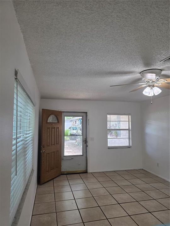 For Rent: $1,375 (2 beds, 1 baths, 1820 Square Feet)