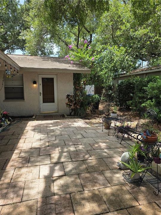 For Rent: $1,375 (2 beds, 1 baths, 1820 Square Feet)