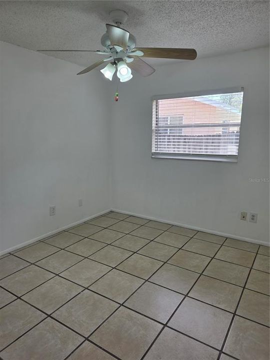 For Rent: $1,375 (2 beds, 1 baths, 1820 Square Feet)
