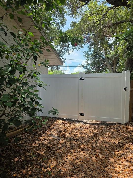 For Rent: $1,375 (2 beds, 1 baths, 1820 Square Feet)