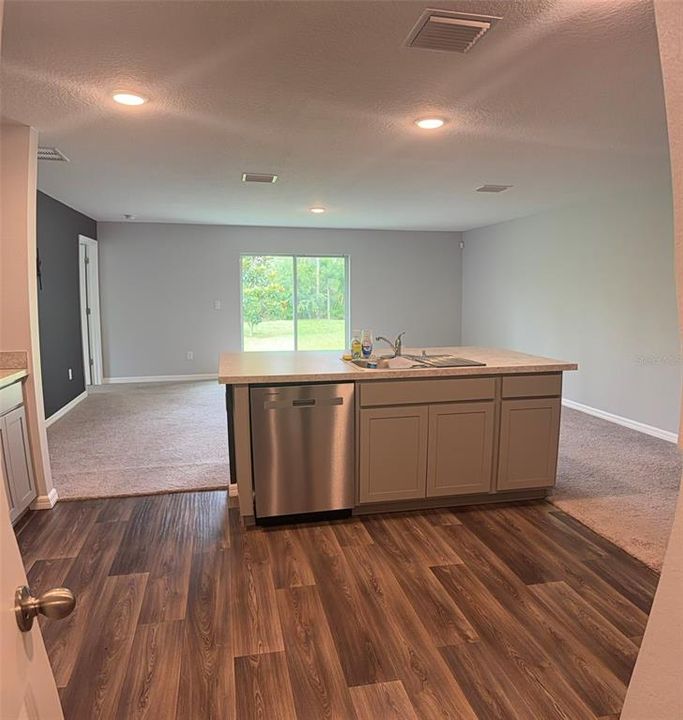 For Rent: $2,300 (4 beds, 2 baths, 1806 Square Feet)