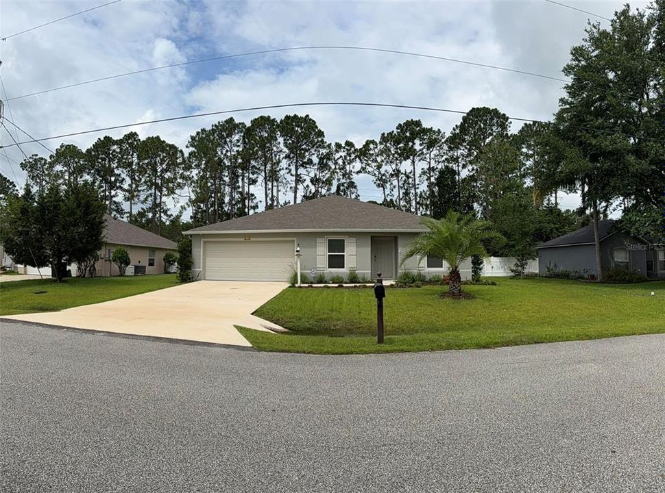 For Rent: $2,300 (4 beds, 2 baths, 1806 Square Feet)