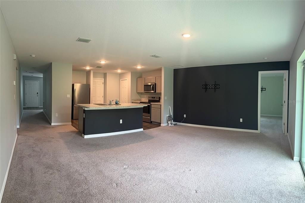 For Rent: $2,300 (4 beds, 2 baths, 1806 Square Feet)