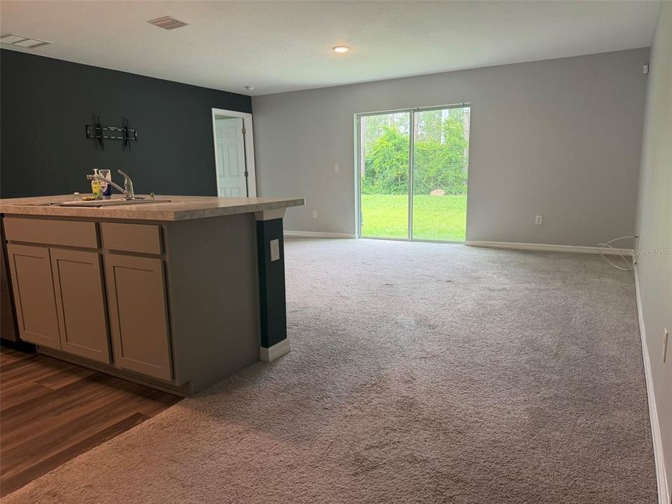 For Rent: $2,300 (4 beds, 2 baths, 1806 Square Feet)