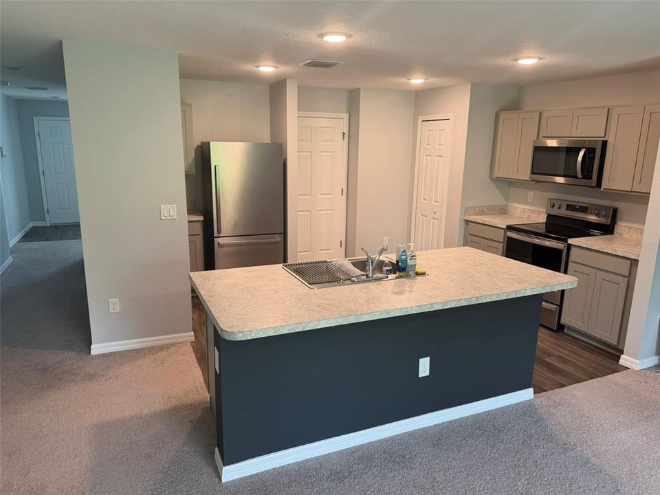 For Rent: $2,300 (4 beds, 2 baths, 1806 Square Feet)