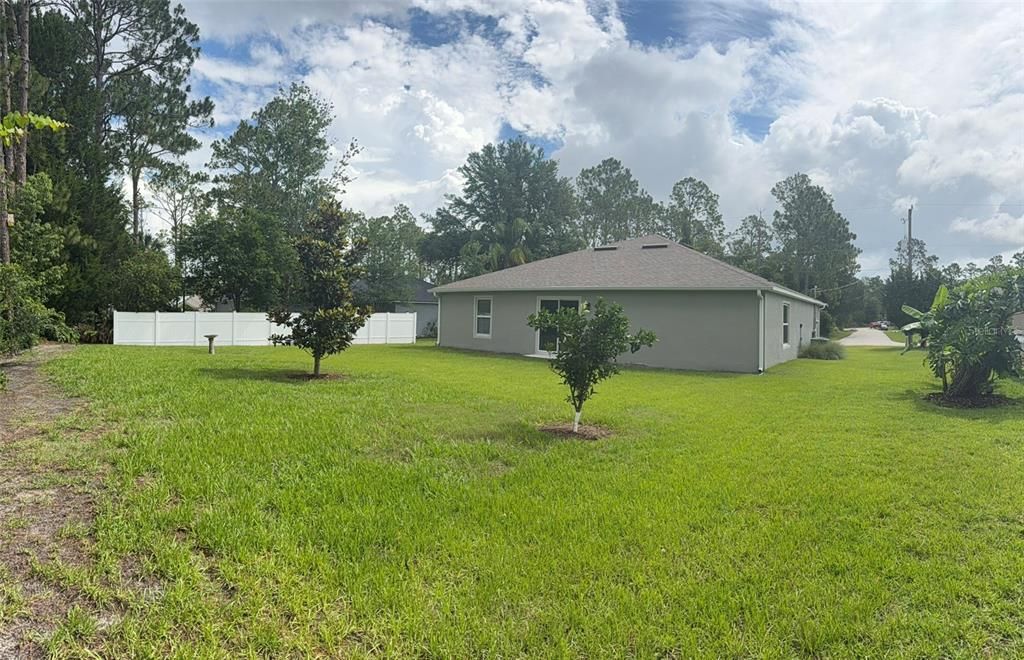 For Rent: $2,300 (4 beds, 2 baths, 1806 Square Feet)