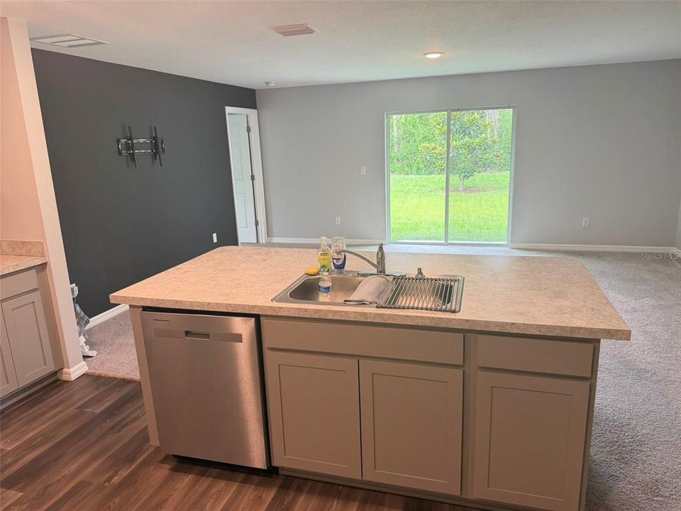 For Rent: $2,300 (4 beds, 2 baths, 1806 Square Feet)