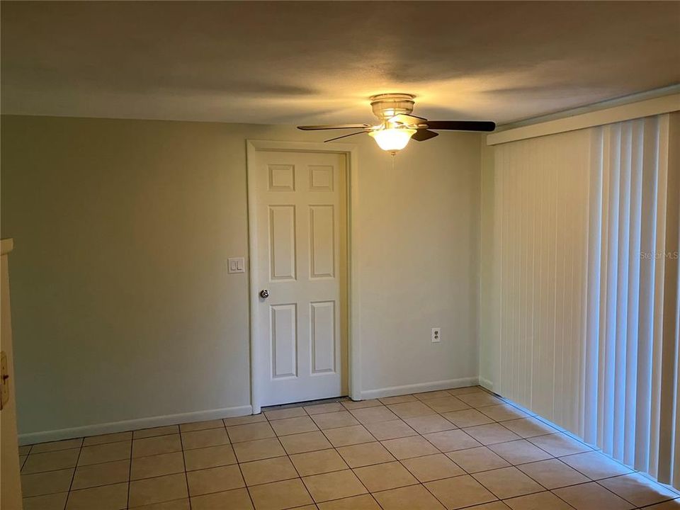 For Rent: $1,300 (2 beds, 1 baths, 864 Square Feet)
