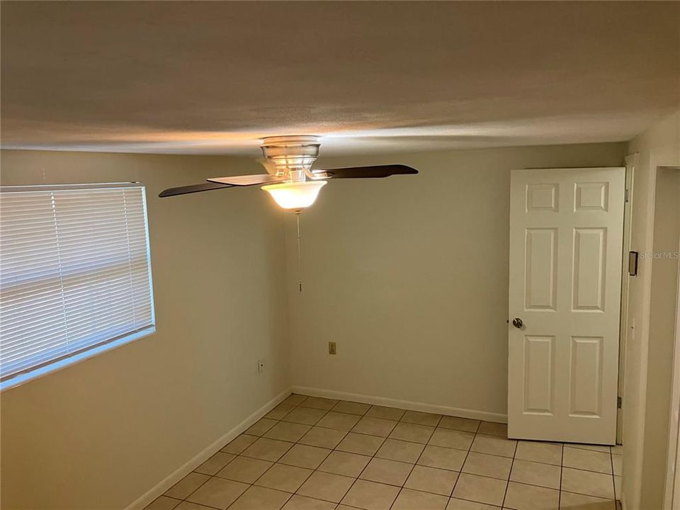 For Rent: $1,300 (2 beds, 1 baths, 864 Square Feet)