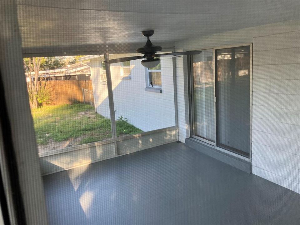 For Rent: $1,300 (2 beds, 1 baths, 864 Square Feet)