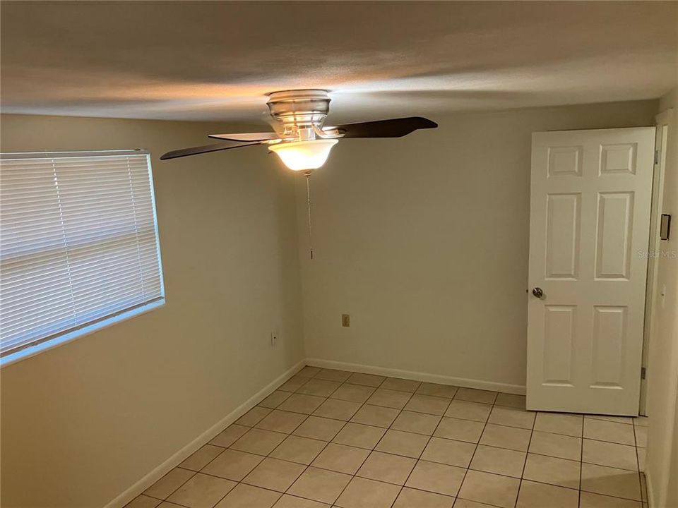 For Rent: $1,300 (2 beds, 1 baths, 864 Square Feet)