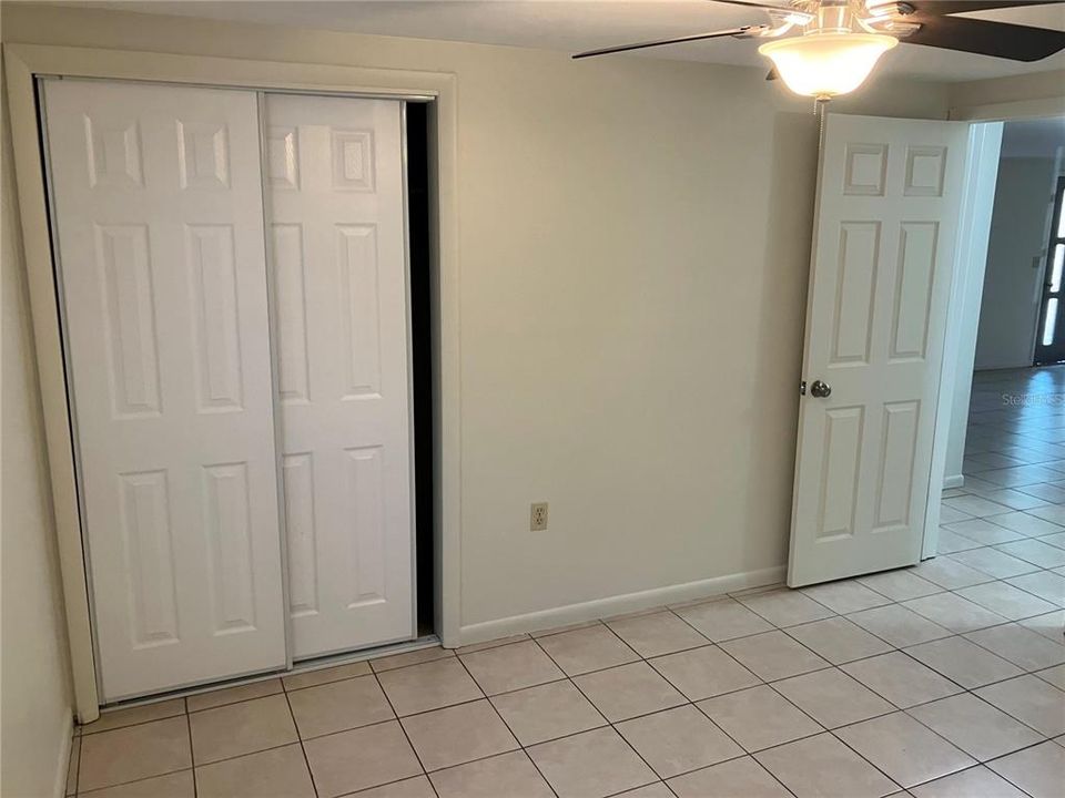 For Rent: $1,300 (2 beds, 1 baths, 864 Square Feet)