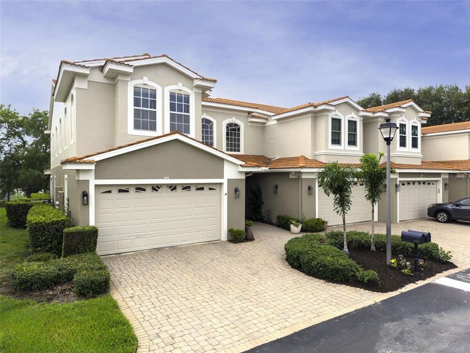 En Venta: $539,900 (3 camas, 3 baños, 2409 Pies cuadrados)