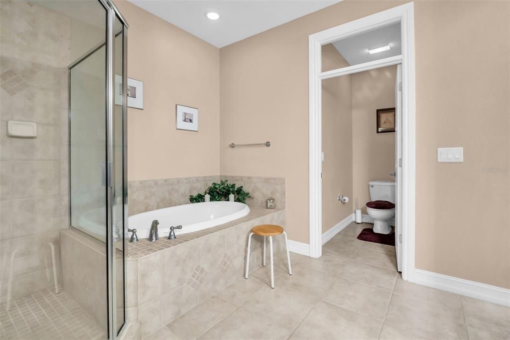 En Venta: $539,900 (3 camas, 3 baños, 2409 Pies cuadrados)