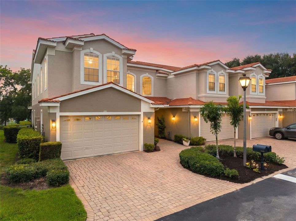 En Venta: $539,900 (3 camas, 3 baños, 2409 Pies cuadrados)