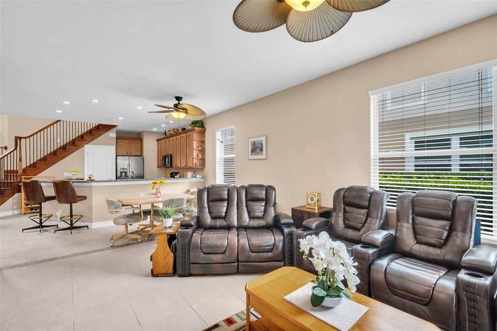 En Venta: $539,900 (3 camas, 3 baños, 2409 Pies cuadrados)