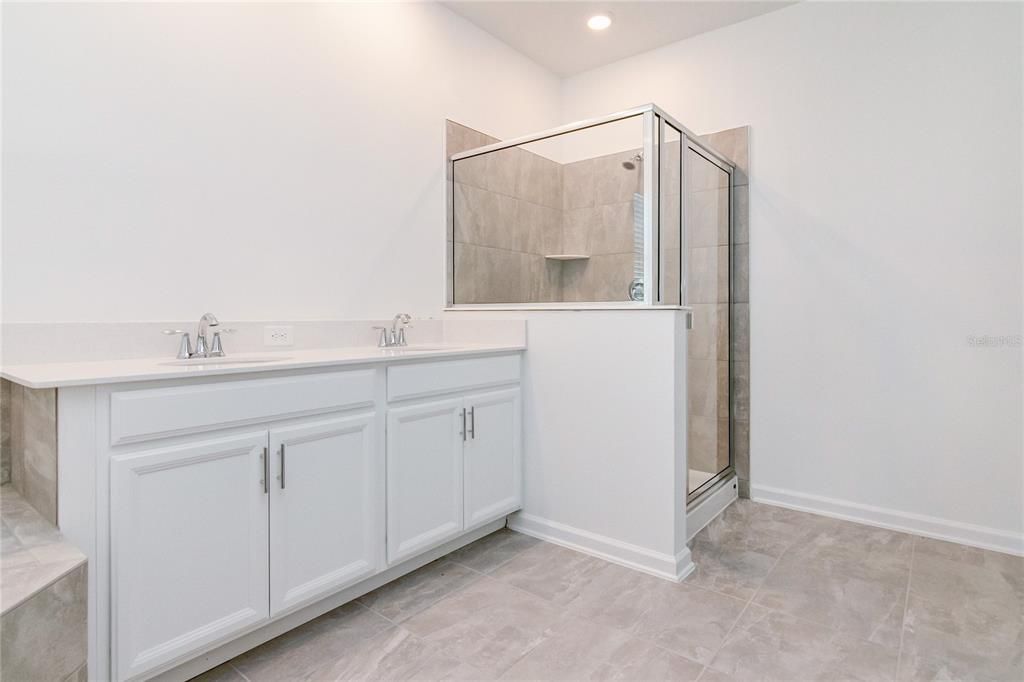 For Rent: $2,550 (6 beds, 3 baths, 2648 Square Feet)