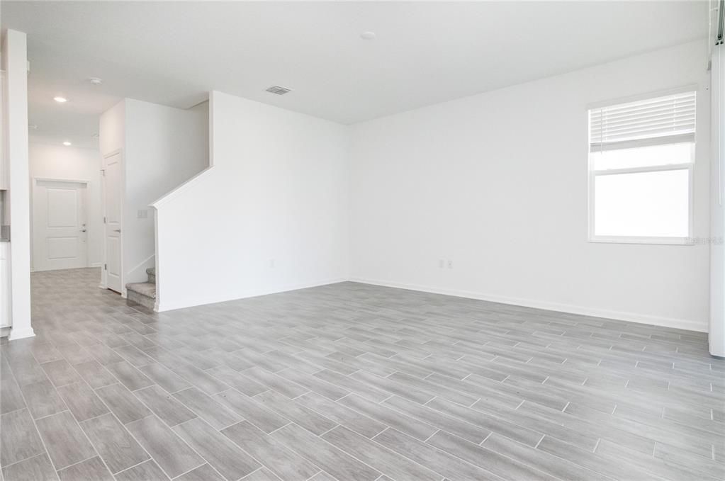 For Rent: $2,550 (6 beds, 3 baths, 2648 Square Feet)