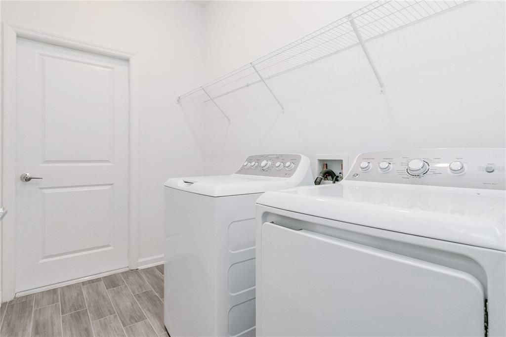 For Rent: $2,550 (6 beds, 3 baths, 2648 Square Feet)