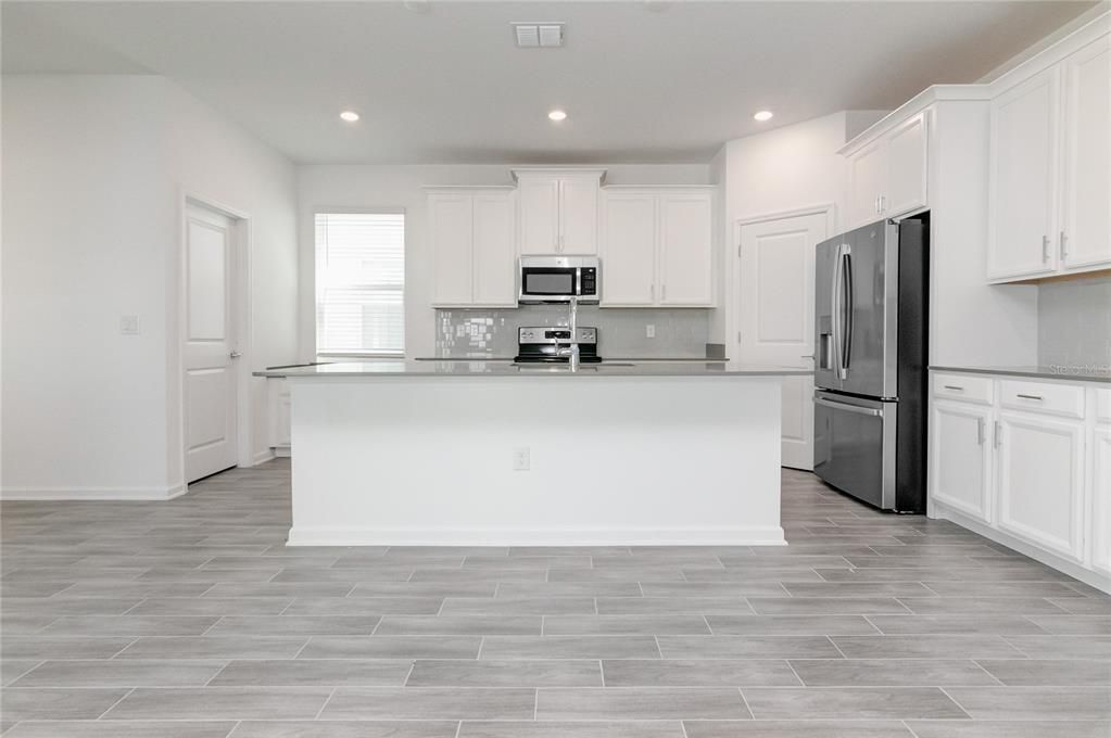 For Rent: $2,550 (6 beds, 3 baths, 2648 Square Feet)