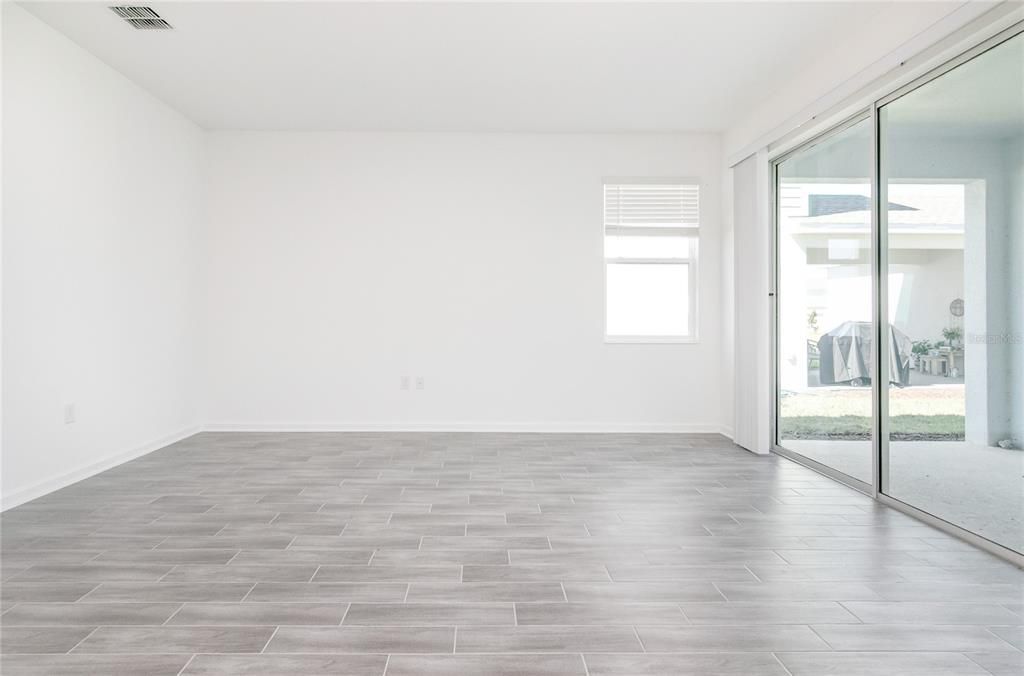 For Rent: $2,550 (6 beds, 3 baths, 2648 Square Feet)