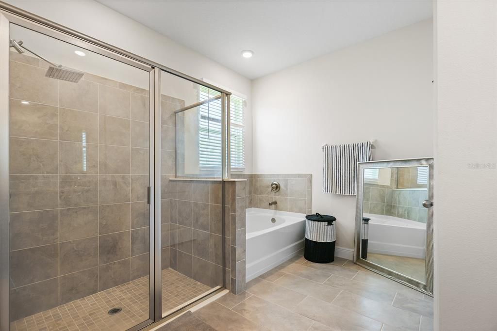 В аренду: $2,850 (4 спален, 2 ванн, 2035 Квадратных фут)