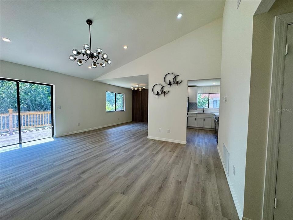 For Sale: $347,490 (3 beds, 2 baths, 1287 Square Feet)