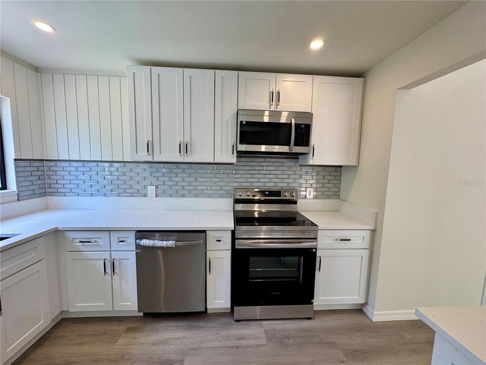 For Sale: $347,490 (3 beds, 2 baths, 1287 Square Feet)