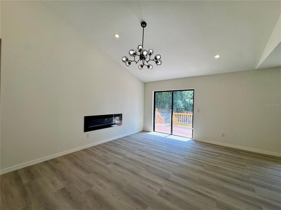 For Sale: $347,490 (3 beds, 2 baths, 1287 Square Feet)