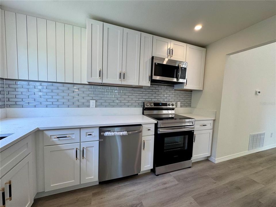 For Sale: $347,490 (3 beds, 2 baths, 1287 Square Feet)