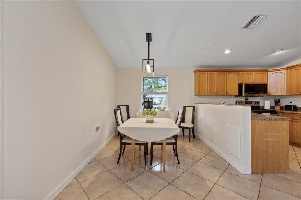 En Venta: $229,900 (2 camas, 2 baños, 1174 Pies cuadrados)
