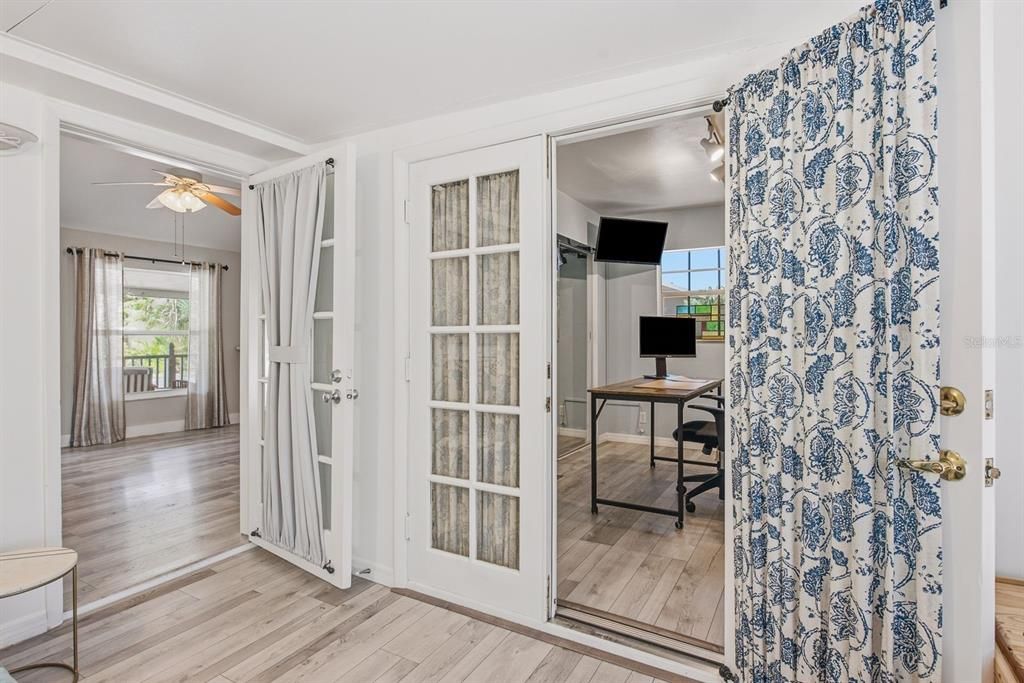 На продажу: $389,900 (2 спален, 2 ванн, 1204 Квадратных фут)