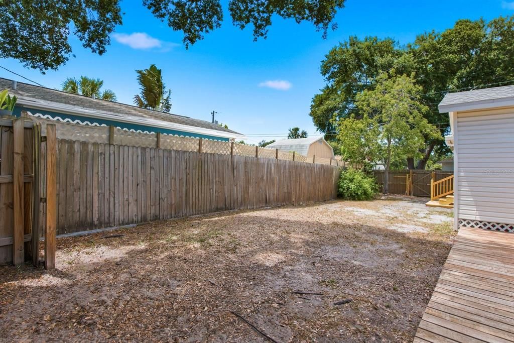 На продажу: $389,900 (2 спален, 2 ванн, 1204 Квадратных фут)