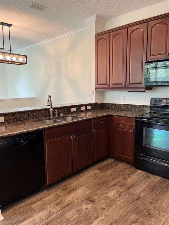 For Sale: $284,900 (2 beds, 2 baths, 1065 Square Feet)