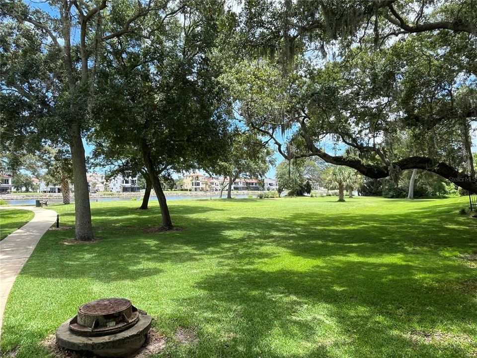 For Sale: $284,900 (2 beds, 2 baths, 1065 Square Feet)