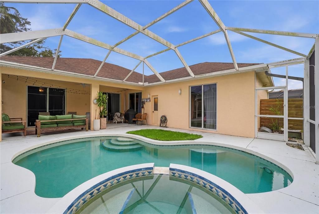 Activo con contrato: $515,000 (3 camas, 2 baños, 1898 Pies cuadrados)