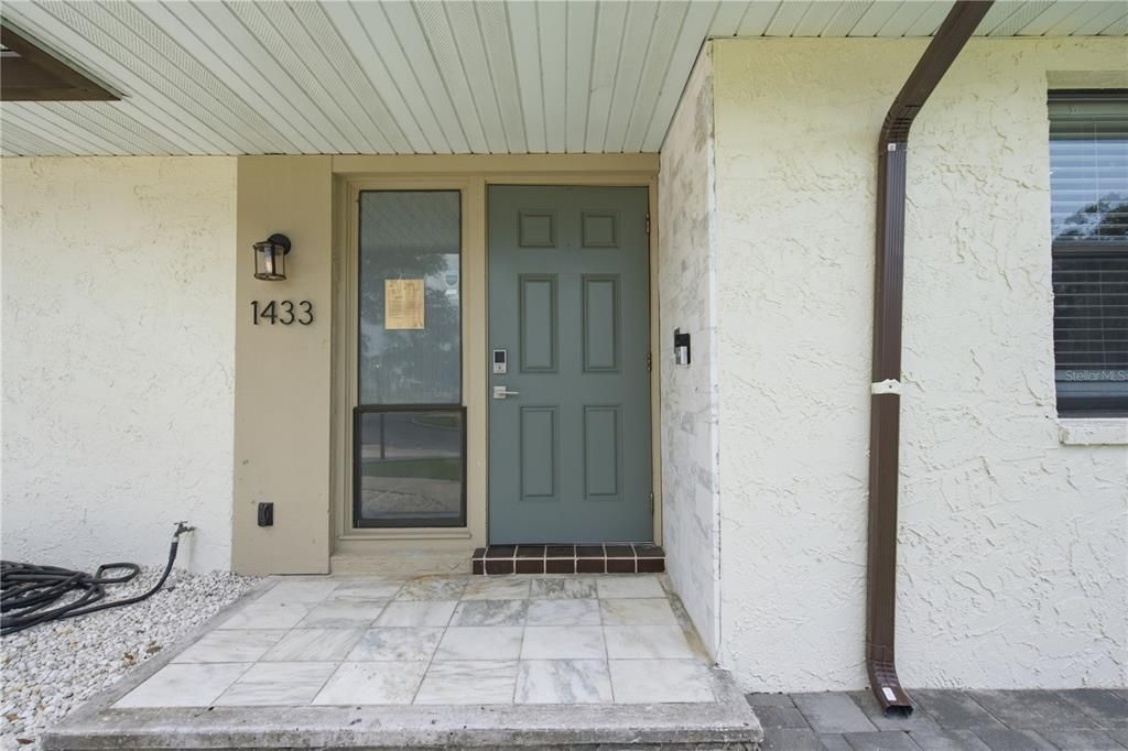 For Rent: $2,650 (3 beds, 2 baths, 2200 Square Feet)
