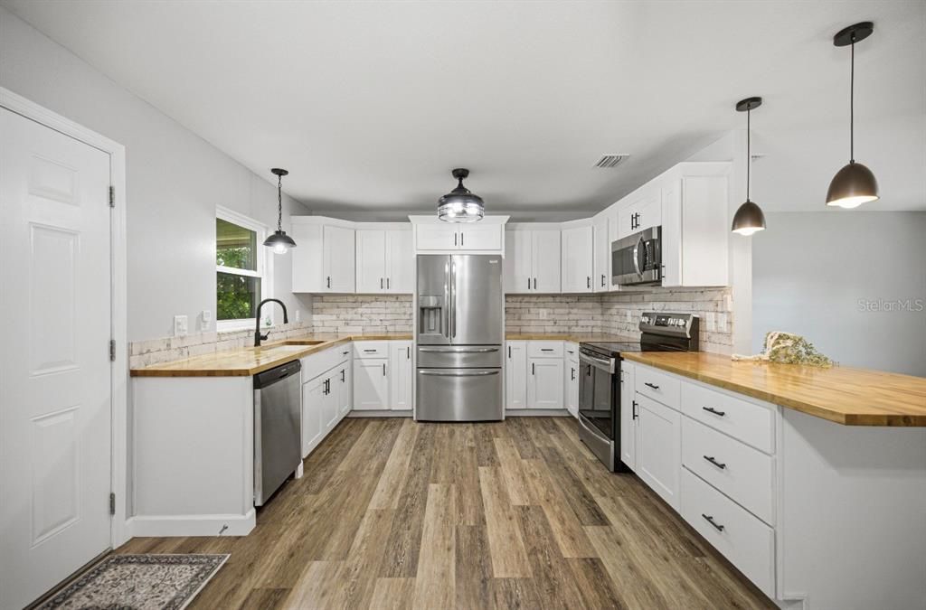 For Sale: $289,900 (3 beds, 2 baths, 1512 Square Feet)