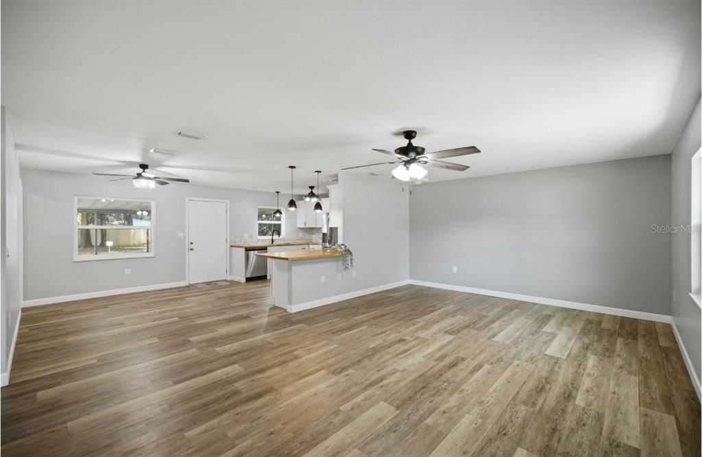 For Sale: $289,900 (3 beds, 2 baths, 1512 Square Feet)