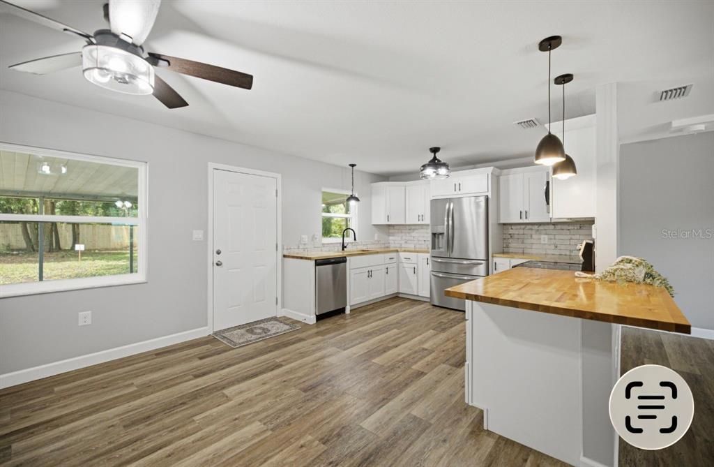For Sale: $289,900 (3 beds, 2 baths, 1512 Square Feet)