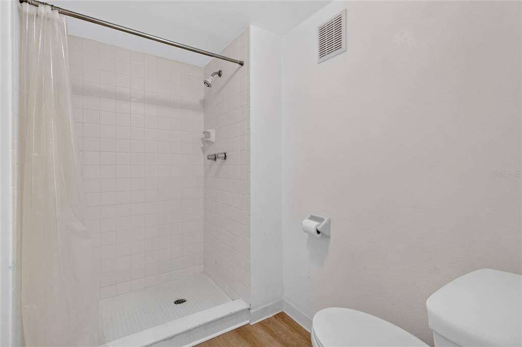 На продажу: $139,000 (2 спален, 2 ванн, 1120 Квадратных фут)