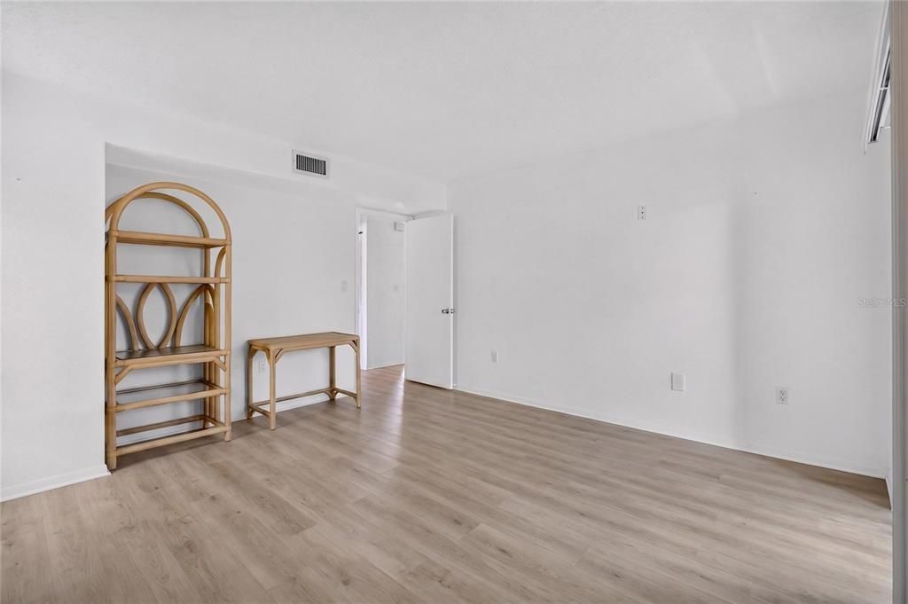 На продажу: $139,000 (2 спален, 2 ванн, 1120 Квадратных фут)